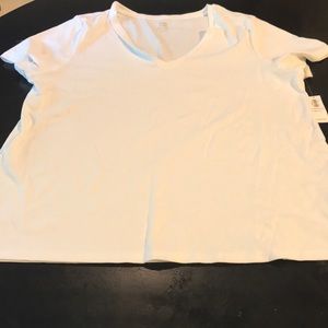 NWT Women’s XXL Tall Classic White Top 🌺